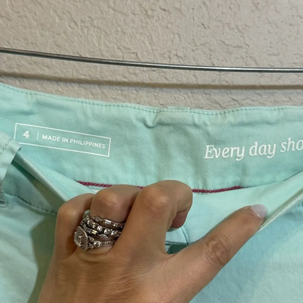 Vineyard‎ Vine Scalloped Everyday Shorts Size 4 mint green